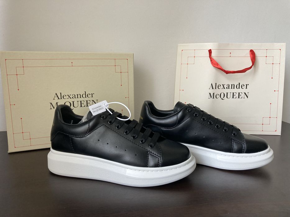 Alexander McQueen Black & White 2025