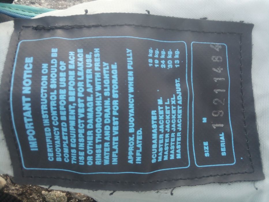 Costum uscat scafandru și vesta salvare