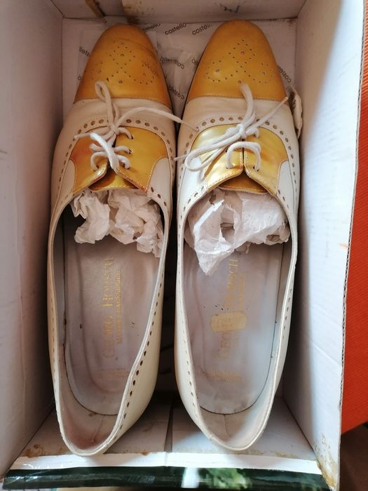 Pantofi din piele, retro pentru femei.