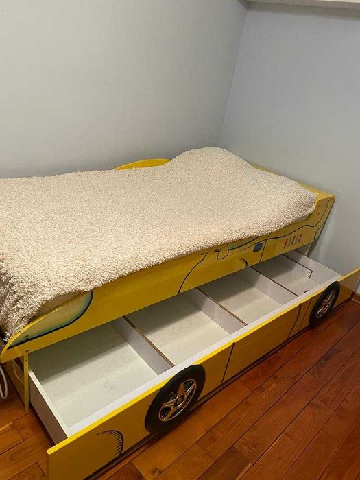 Обзавеждане за детска стая с легло-кола