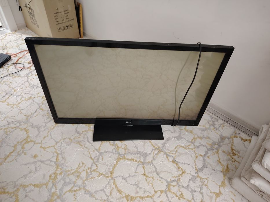 LG Televizor *42