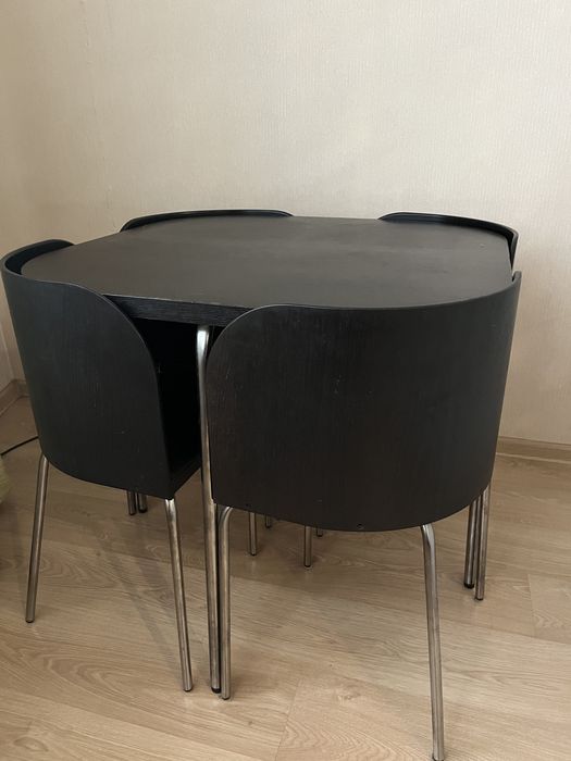 Стол со стульями