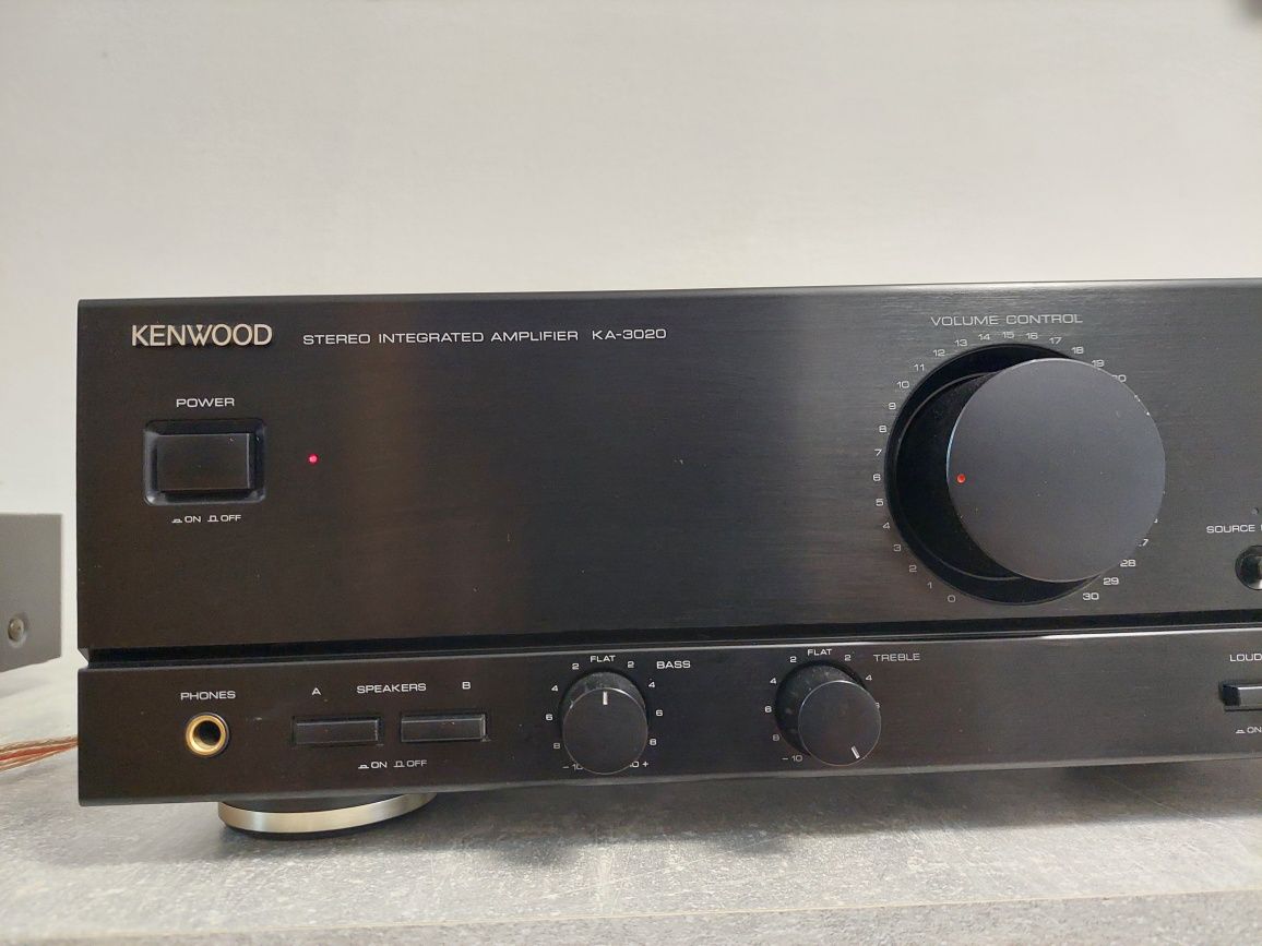 Amplificator KENWOOD KA-3020 perfect funcțional