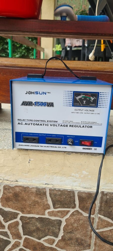 Stabilizator de Tensiune 1500 VA