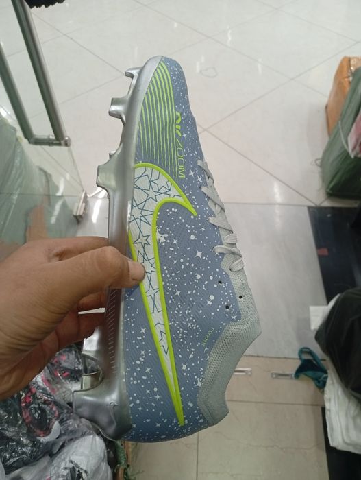 Nike air zoom mercurial model Narxi 250.000 som yangi