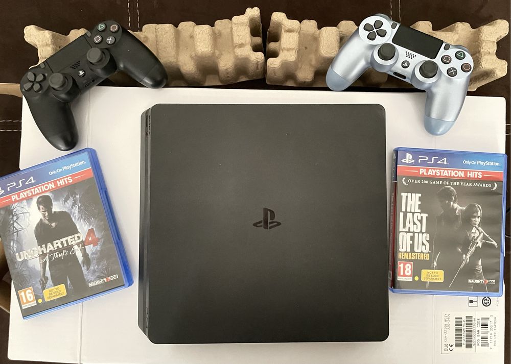 PlayStation 4 black