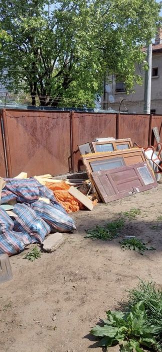 Transport moloz și diferite mărfuri