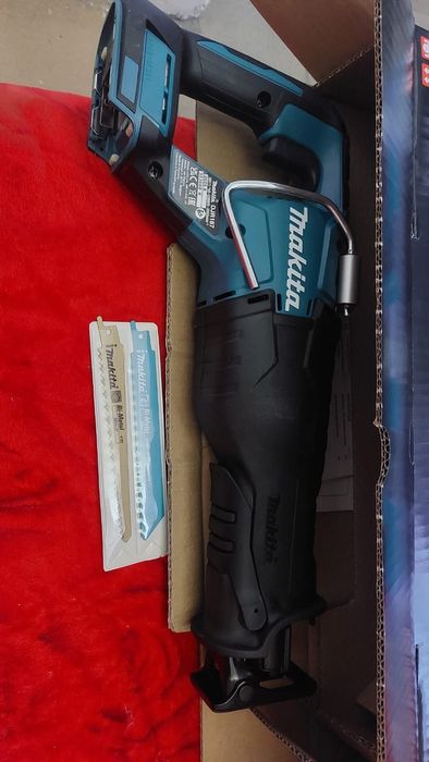 Fierăstrău sabie Makita DJR187