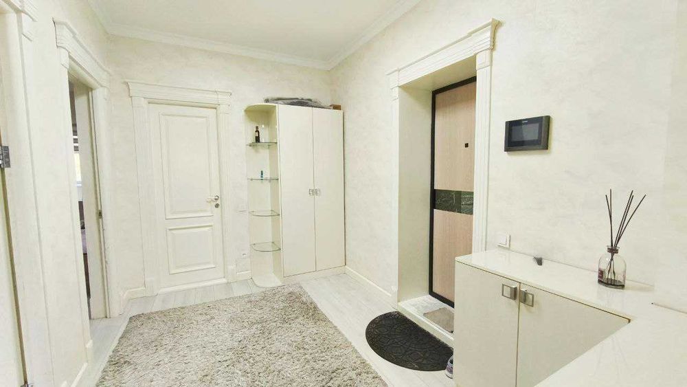 Ц-1, Фучика, С.Азимова 4/3/4 спецплан 130 кв.м.