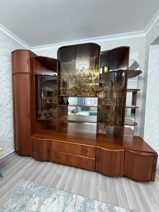 Продаю сервант в хорошем состоянии