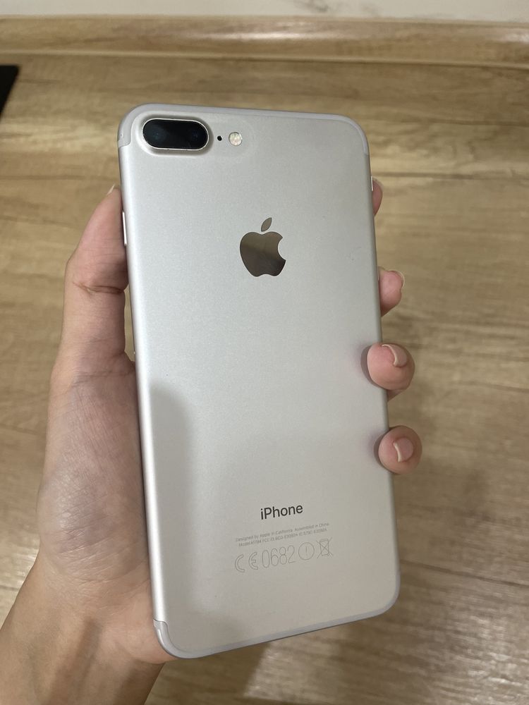 Продам IPhone 7 Plus, в идеальном состоянии