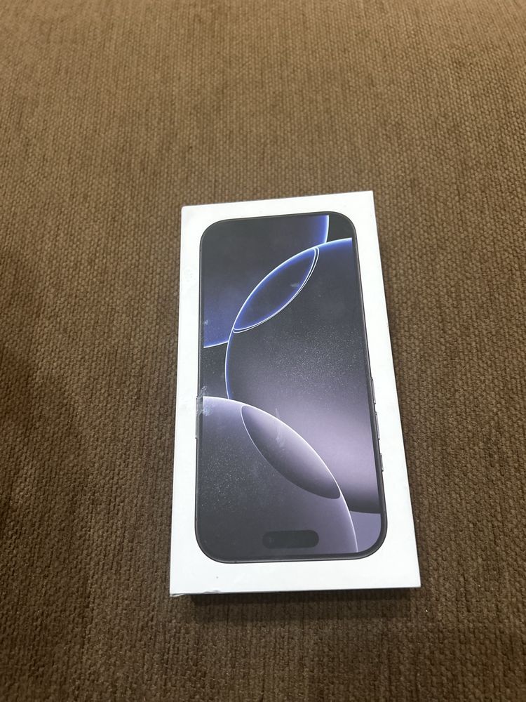 Iphone 16 pro -невключван,чисто нов с гарнция 2 год