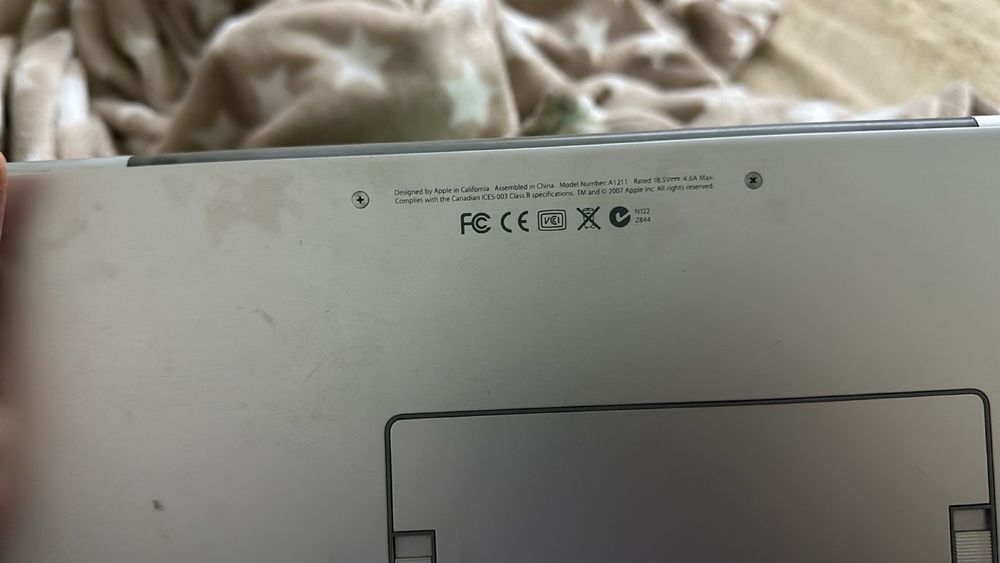 Продам Macbook 2007 года