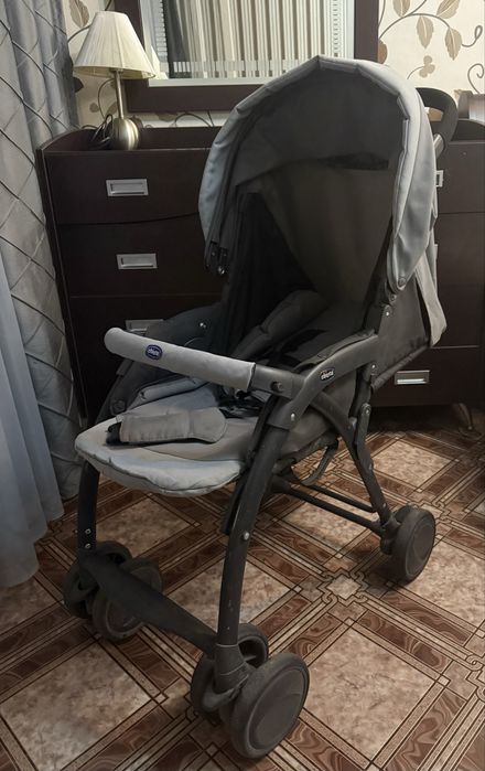Прогулочная коляска Chicco.