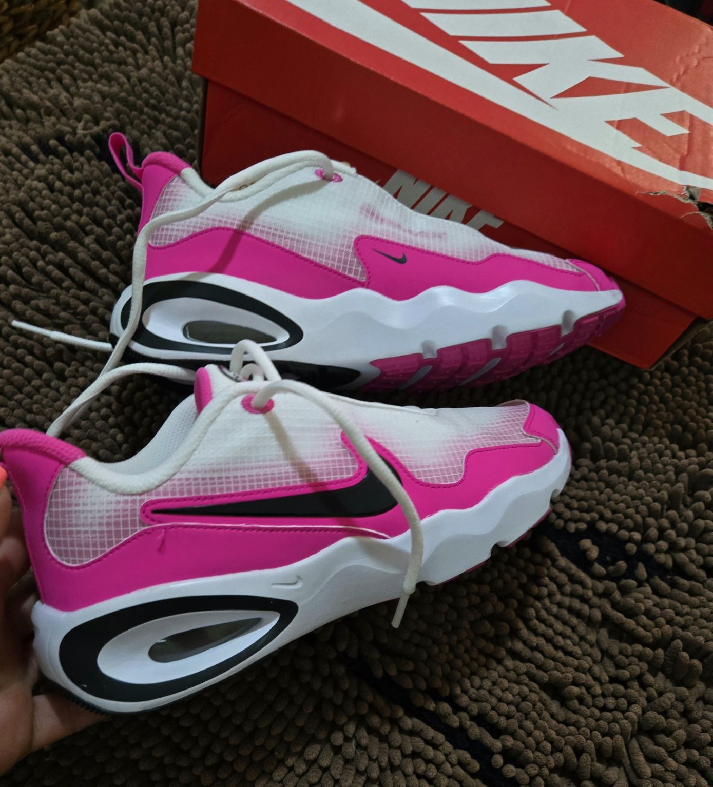 Nike Air Max Nova оригинални дамски сникърси нови 37.5 номер