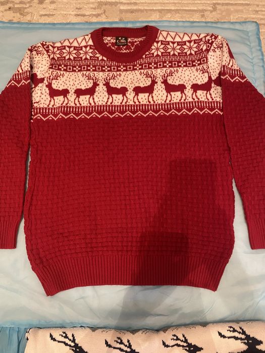 Продам два свитера для новогодней фотосессии