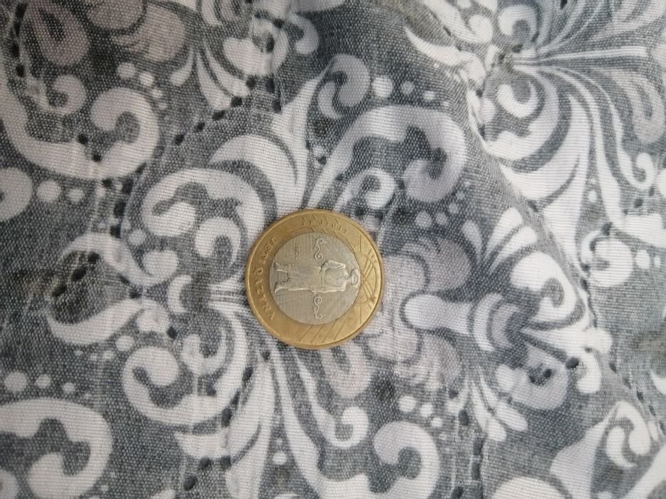 Продам коллекционную монеты 100 тг