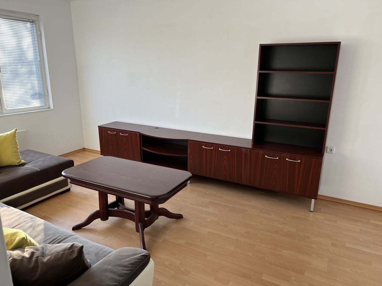 Дава се под наем Двустаен апартамент в Дупница - 55 кв.м за 204 € - Снимка #1