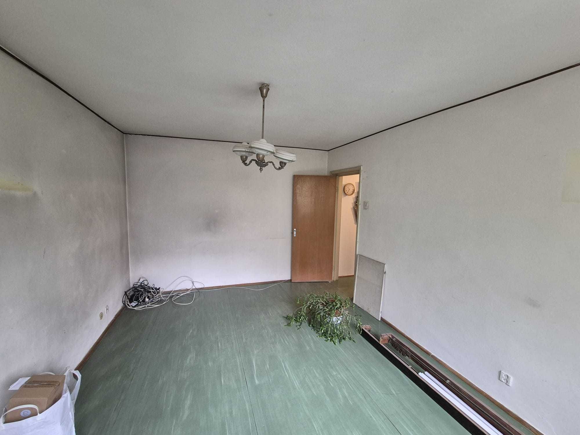 Apartament 2 camere, decomandat, etaj 2/10, zona linistita.