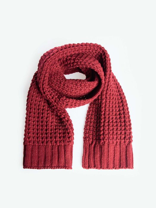 Подарявамe зимна приказка с топли шалове.