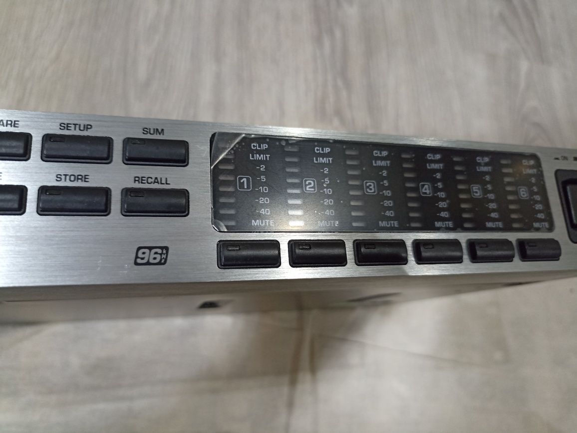 Процессор эффектов Behringer DCX2496