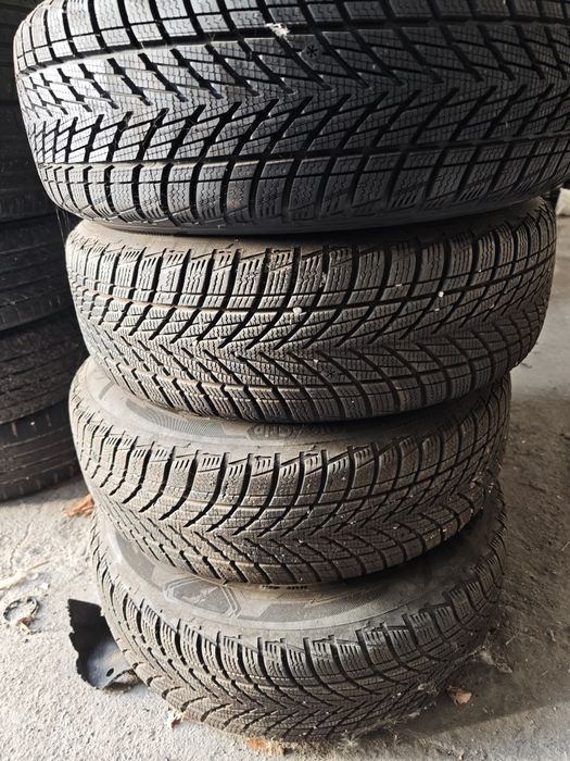 Гуми зимни с джанти GoodYear