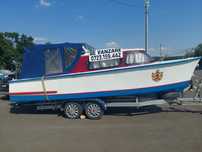 Vând barca cabinata cu motor și peridoc