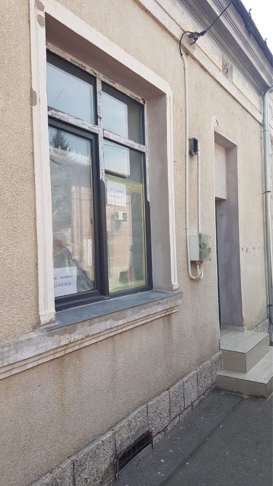 De închiriat spațiu comercial