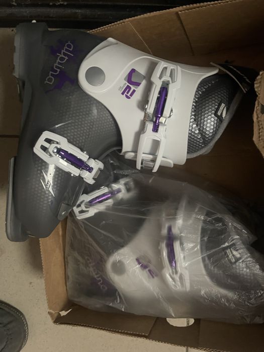 Лыжи с ботинками комплект размер 35-36 для девочки