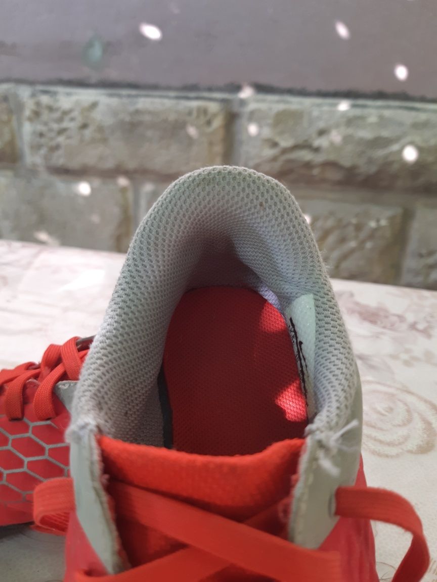 Детски футболни маратонки Nike