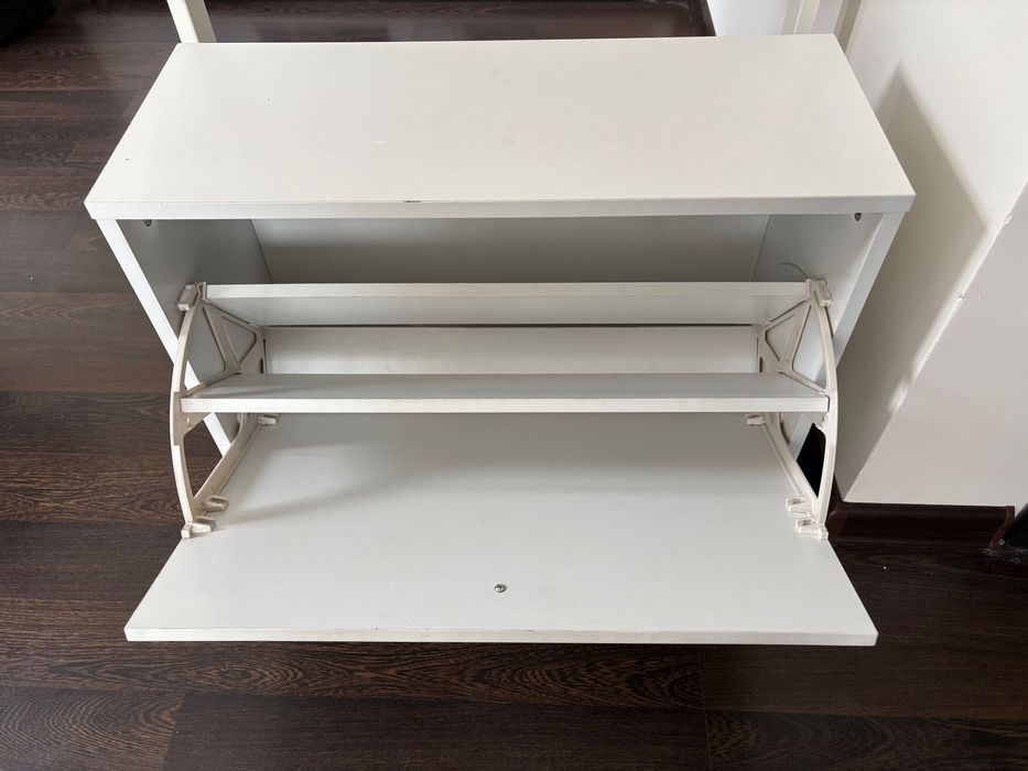 Бял шкаф за обувки