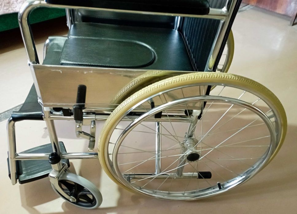 Скидка! Инвалидная кресло - коляска с туалетом