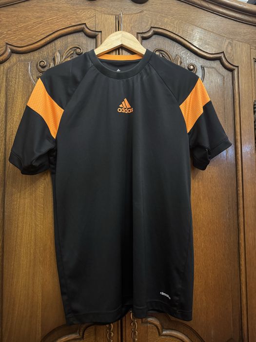 Under armour тениски и екип на Adidas