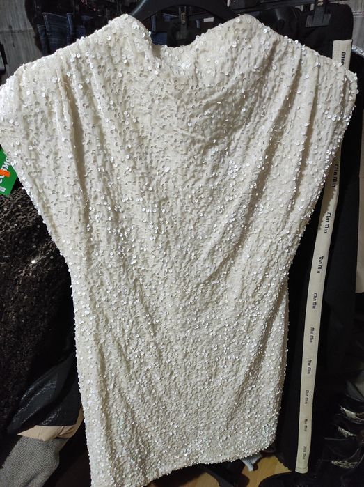 Рокля с пайети в бяло и кафяво