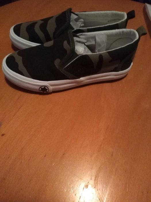 Продавам нови гуменки ,номер 34,умалени са,страхотни олекотени