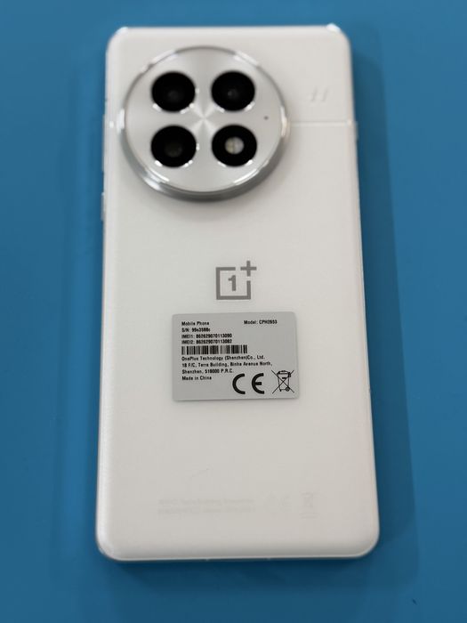 OnePlus 13 Pret 3200 lei