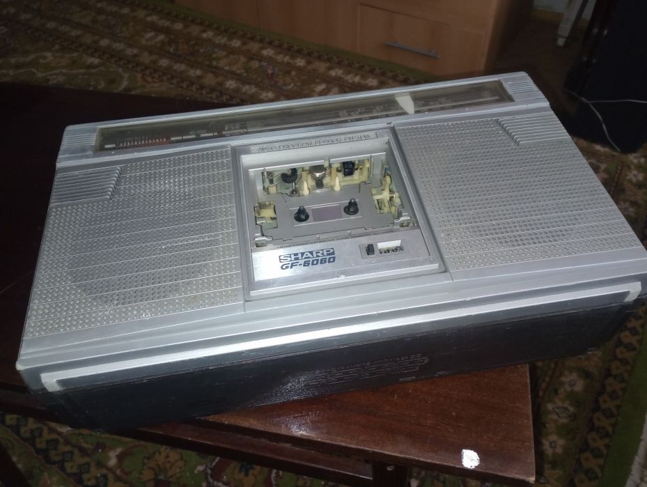 Radiocasetofon Sharp GF6060, funcțional, pentru piese sau radio