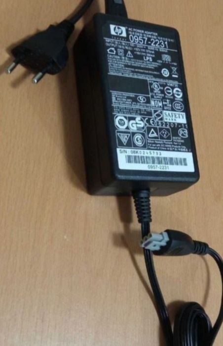 Alimentator HP pentru Imprimanta .Are 2 Tensiuni iesire 32V 375mA