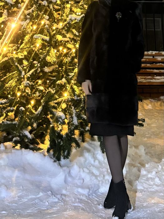 Шуба норковая с брошкой