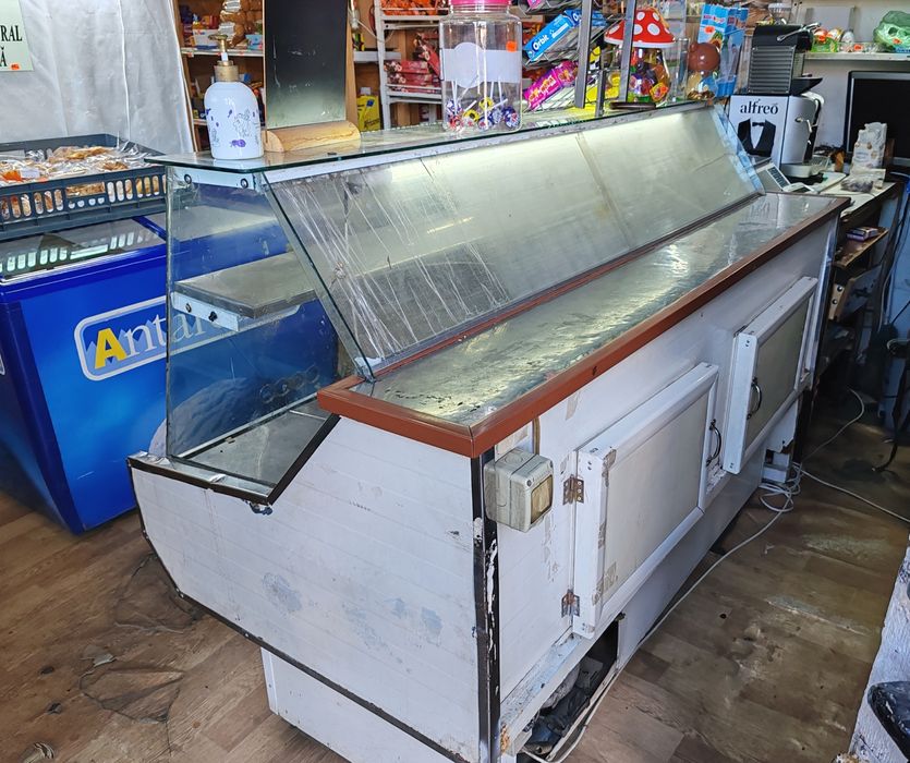 Vitrina frigorifica orizontala,lungime 1,75cm stare foarte de funcțion