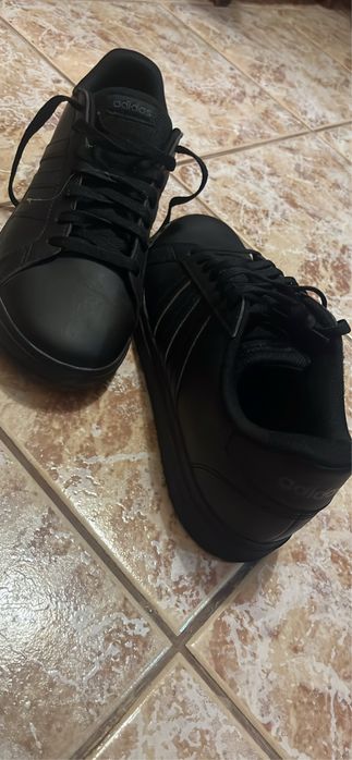 Чисто нови маратонки adidas