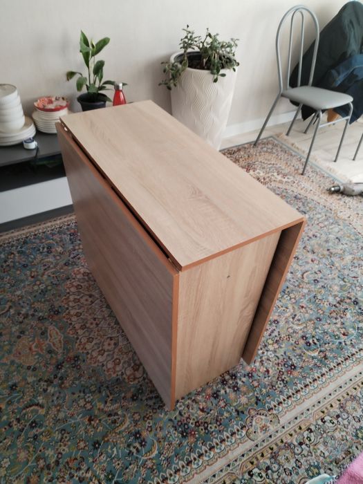 Продал стол книжку за 7 000 тенге