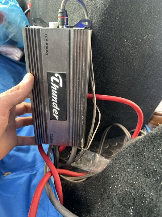 Бас каса JBL 1100w + усилвател thunder 3000w+кабели