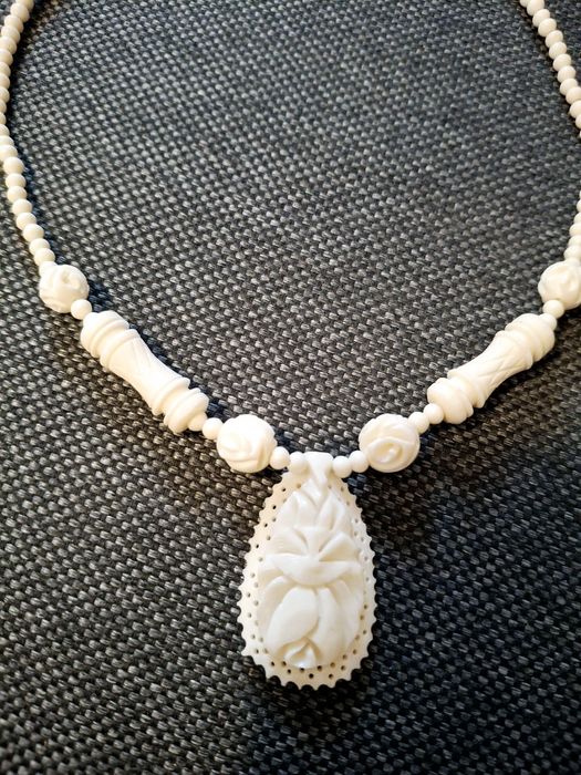 Колиета от естествени материали