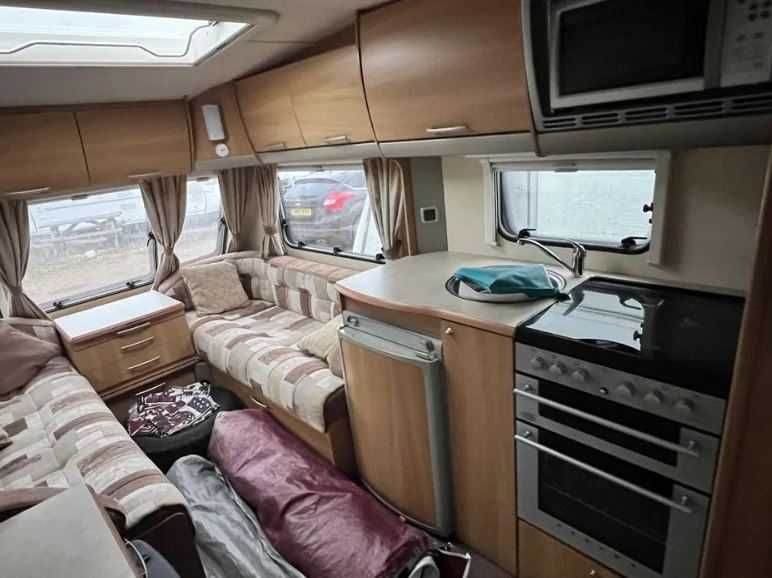 Продавам каравана „Swift Archway Woodford“ 2007г. с ФОРСЕЛТ!Като НОВА!