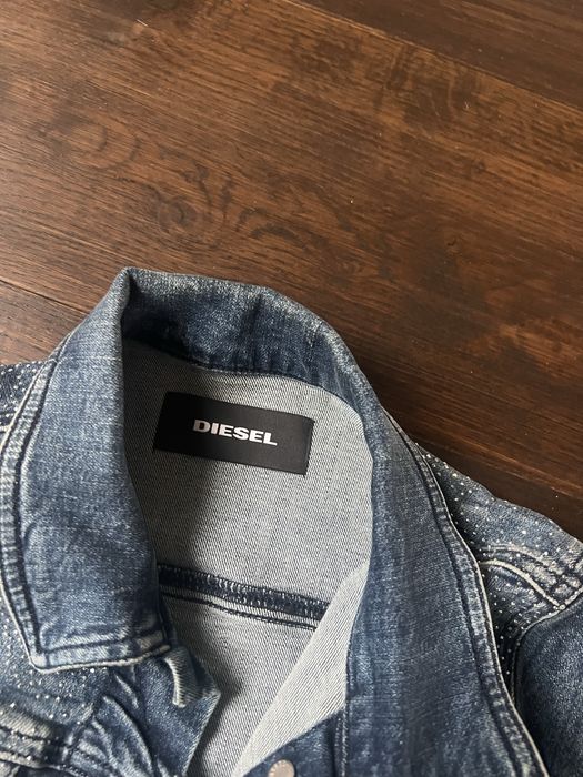 дънкето яде Disel