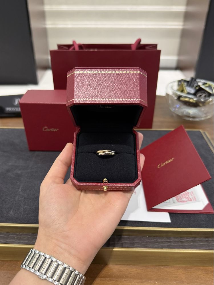 NEW Кольцо Cartier Trinity Small Model B423510