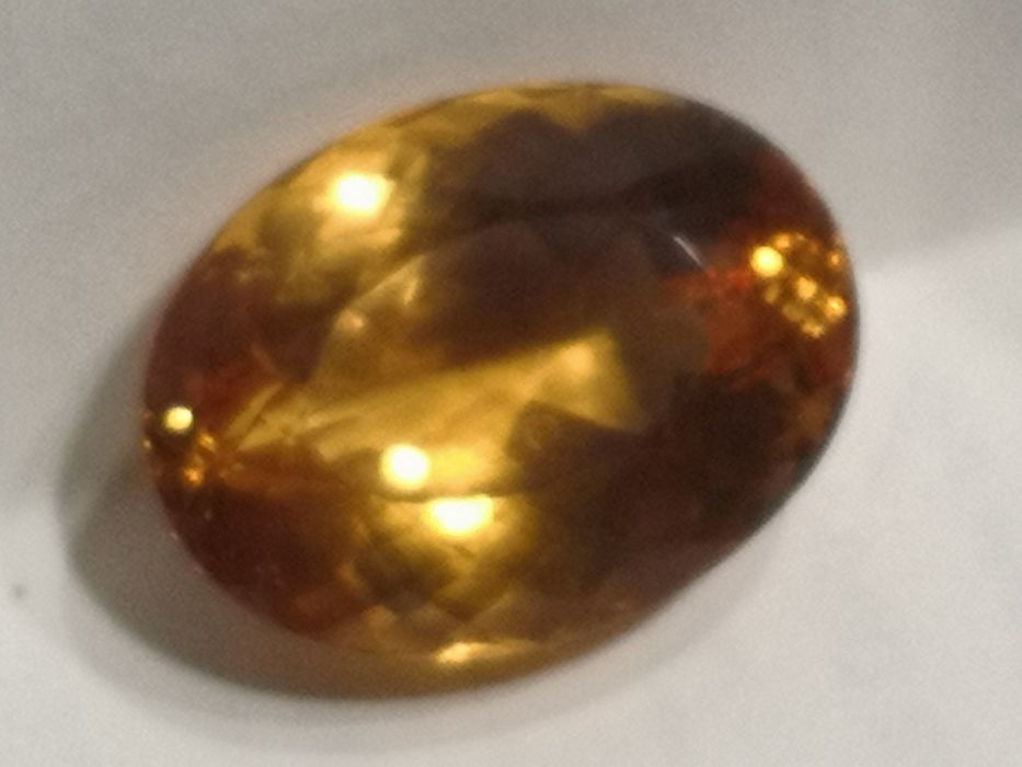 Vînd topaz imperial pentru montat în bijuterii