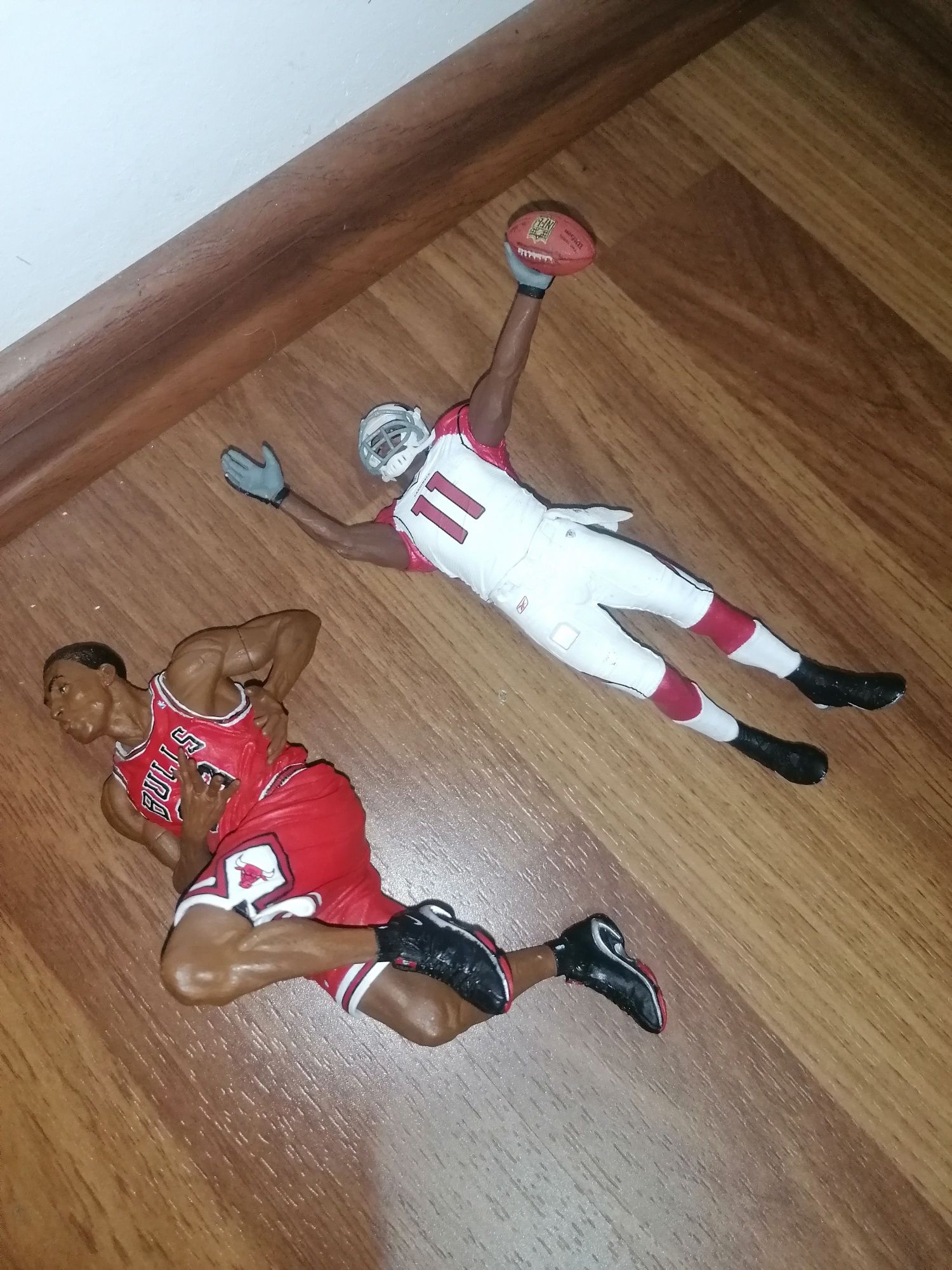 Figurina jucător NBA nr. 33 Pippen, și NFL nr. 11 Fitzgerald