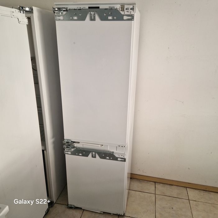 Хладилник за вграждане MIELE 177см.